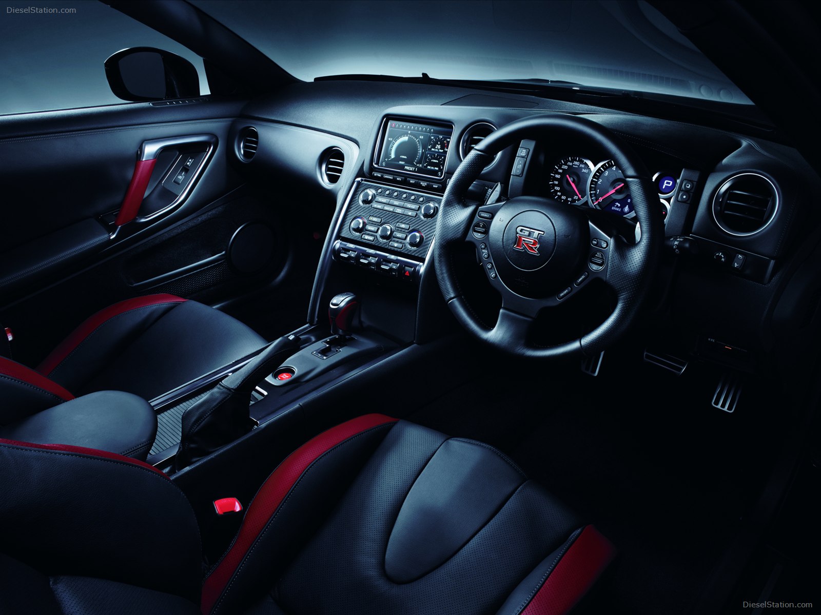Nissan GT-R 2013