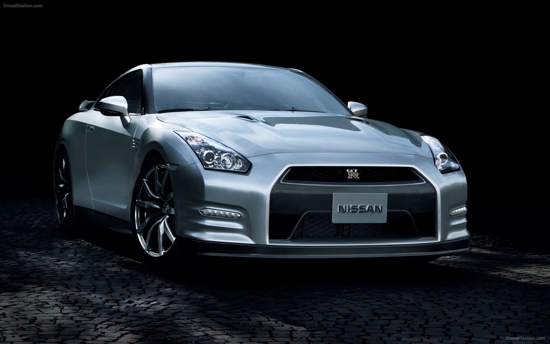 Nissan GT-R 2013