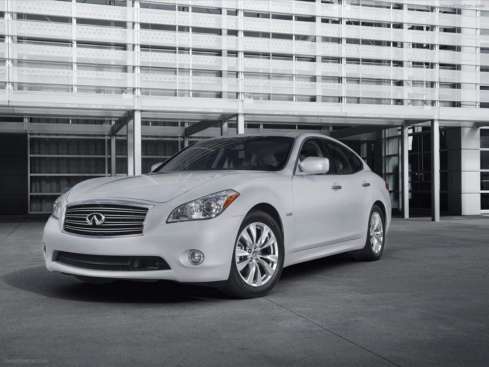 Infiniti M Hybrid 2012