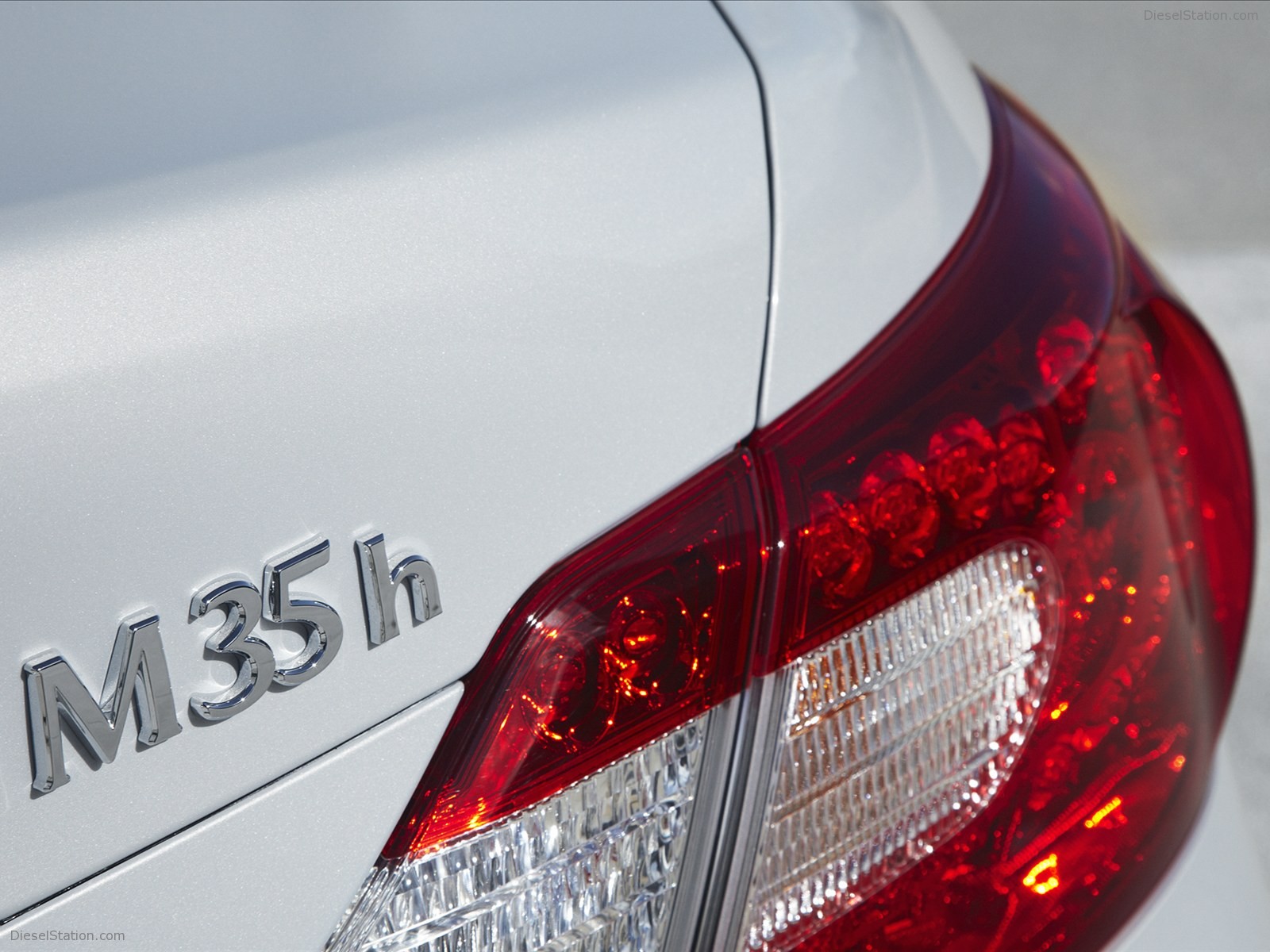 Infiniti M Hybrid 2012