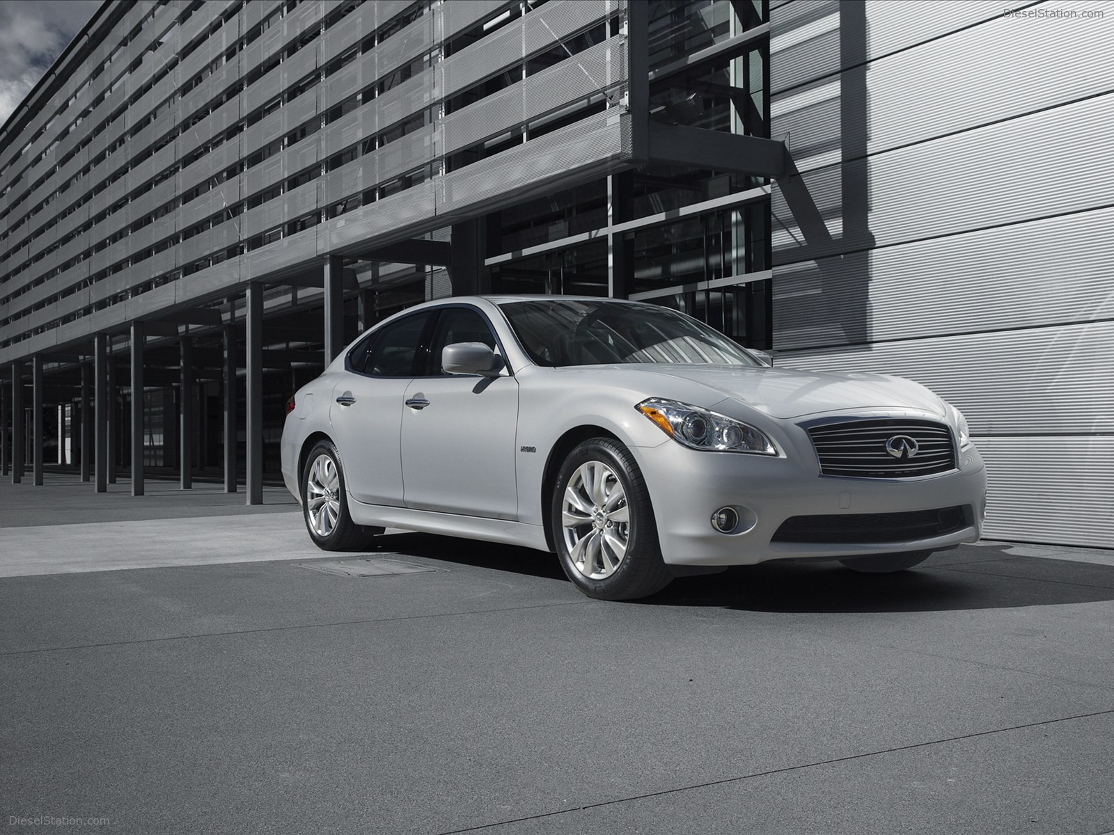 Infiniti M Hybrid 2012