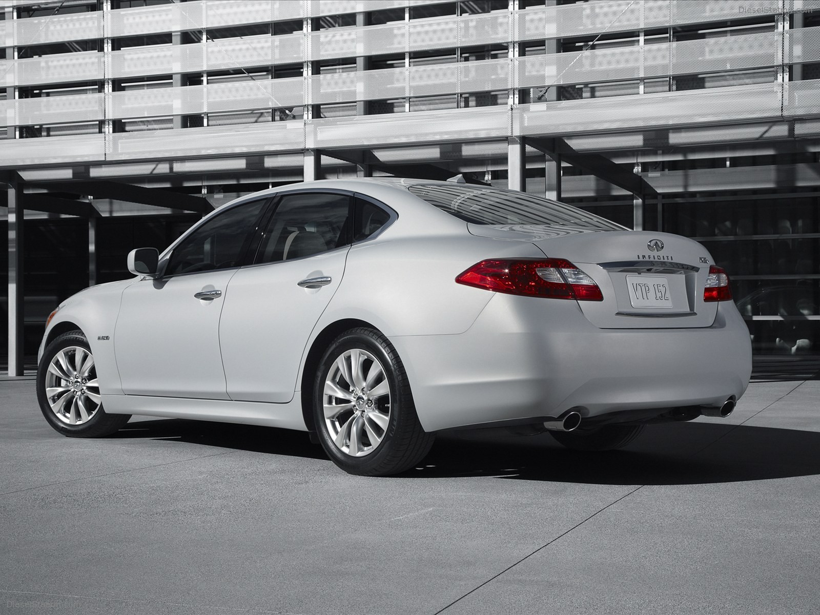 Infiniti M Hybrid 2012