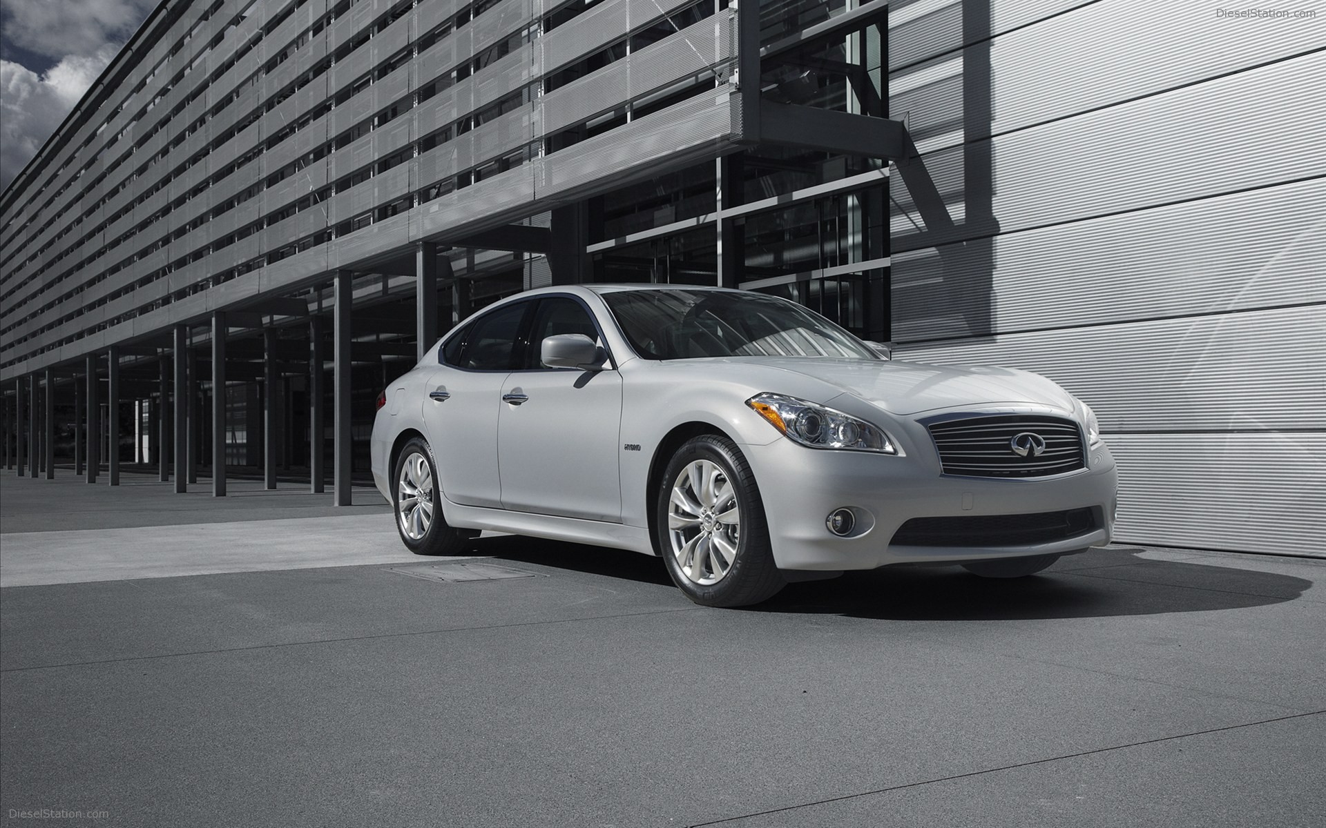 Infiniti M Hybrid 2012