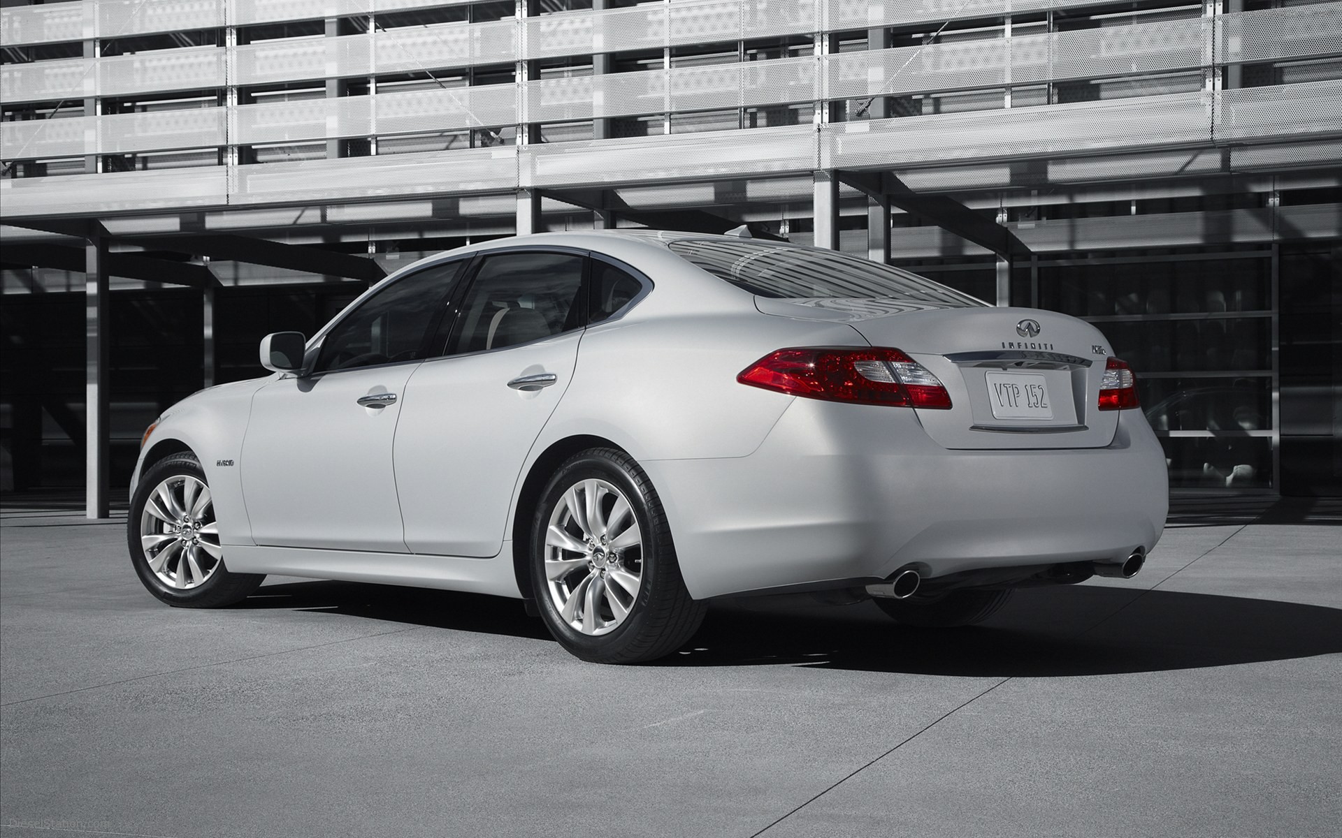 Infiniti M Hybrid 2012