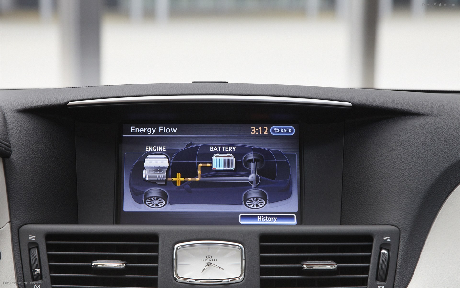 Infiniti M Hybrid 2012