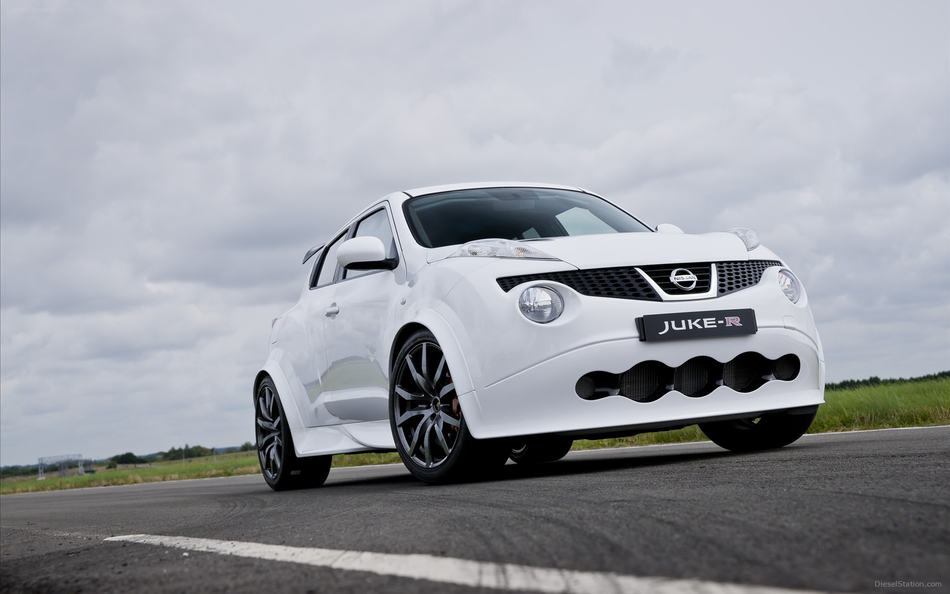 Nissan Juke-R 2013