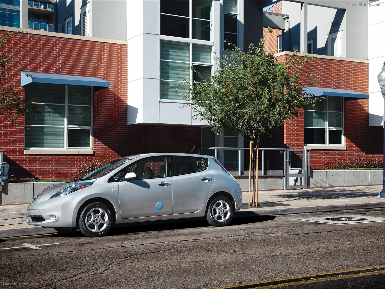 Nissan LEAF 2012