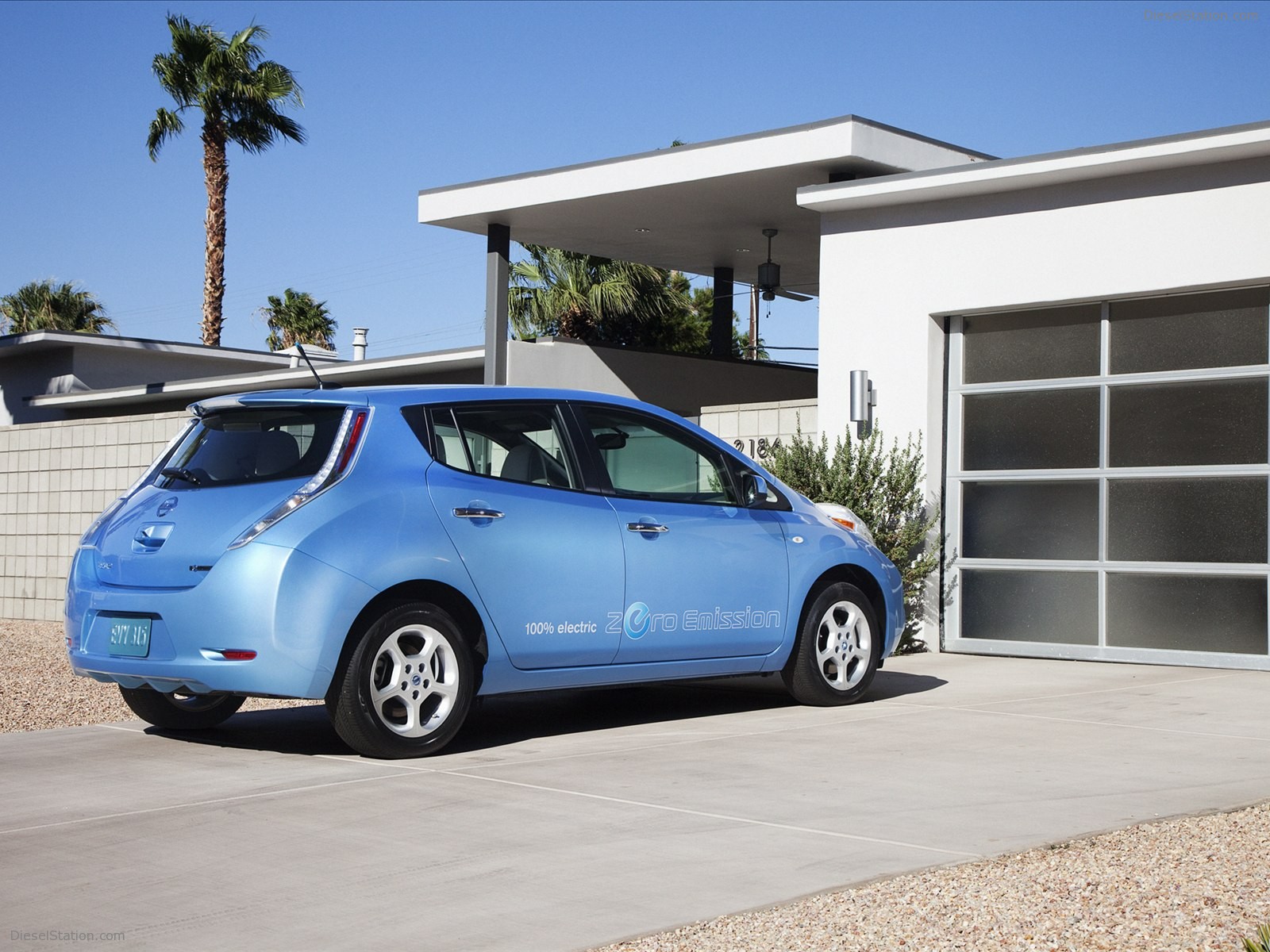Nissan LEAF 2012