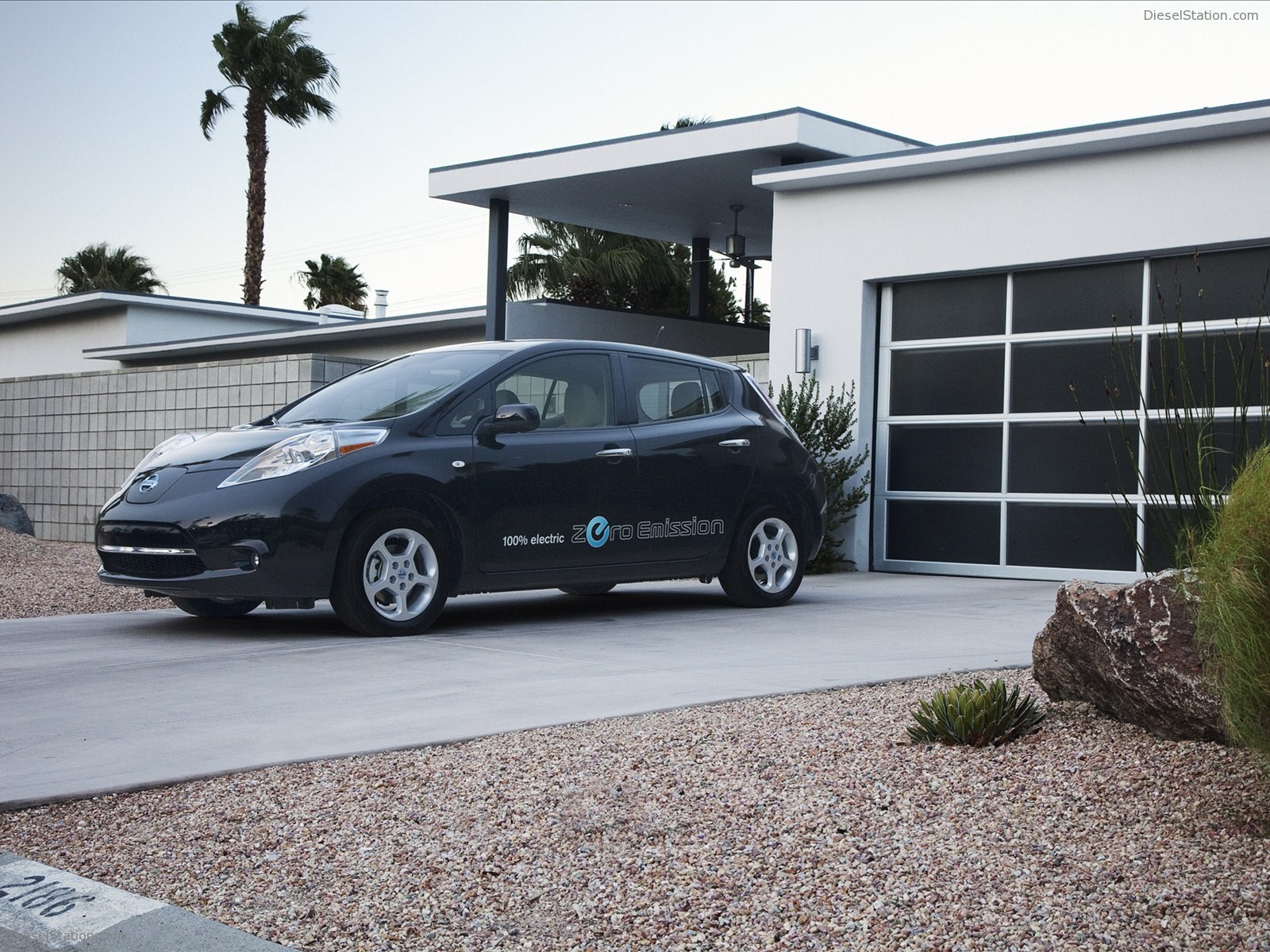 Nissan LEAF 2012