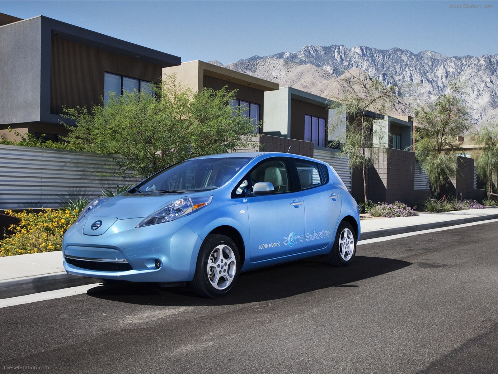 Nissan LEAF 2012