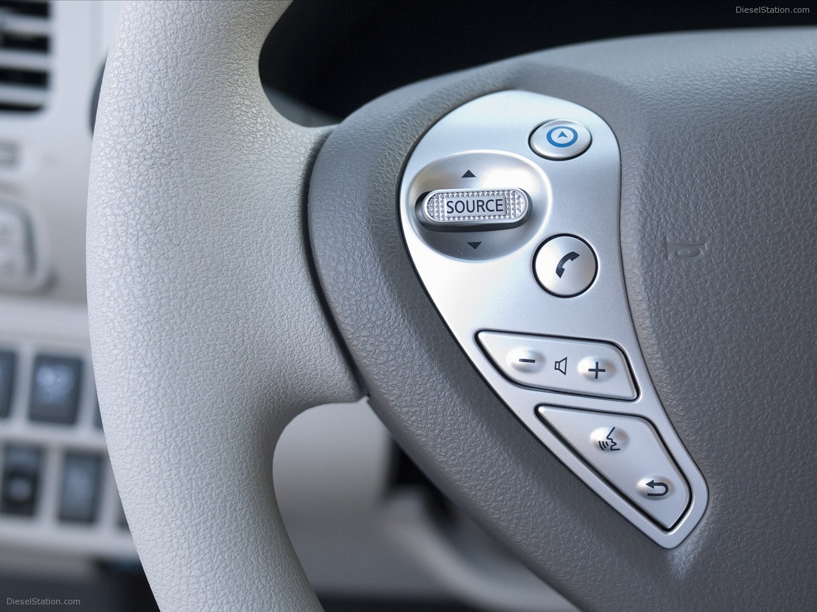 Nissan LEAF 2012