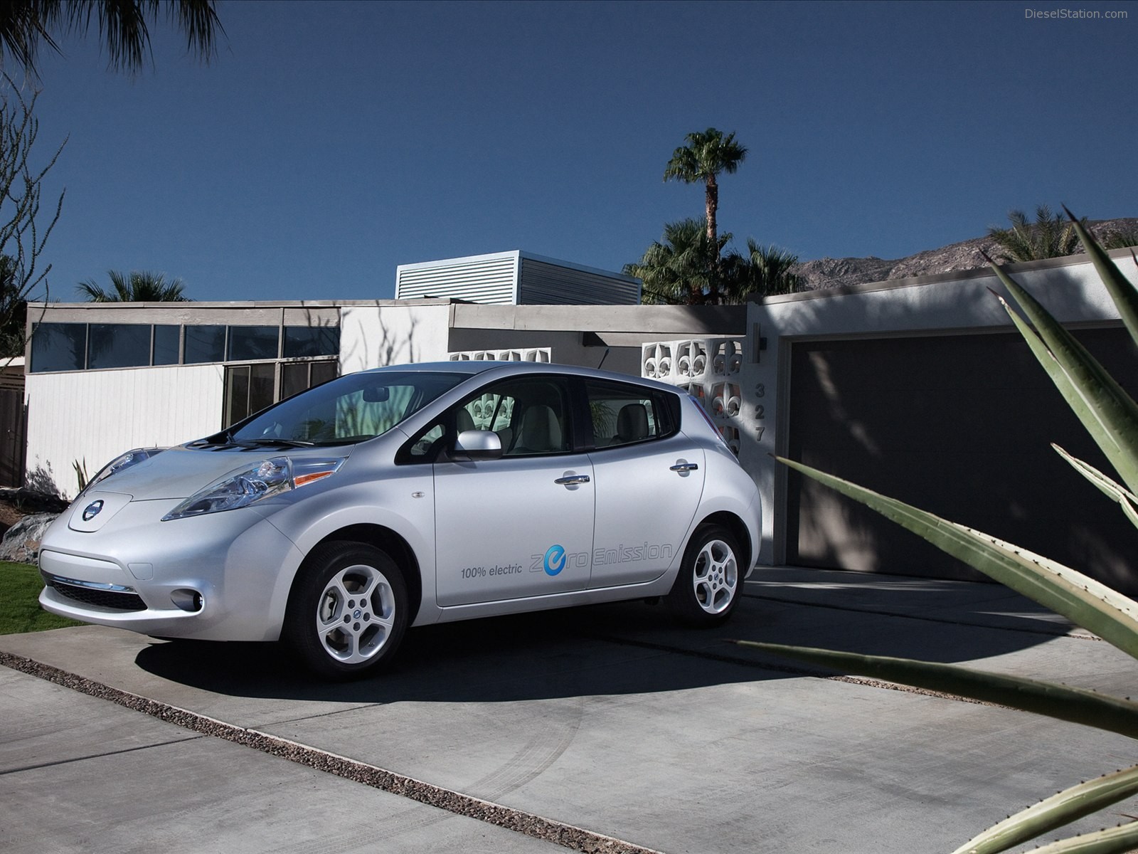 Nissan LEAF 2012