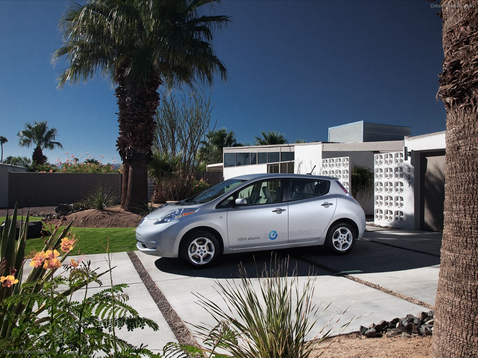 Nissan LEAF 2012