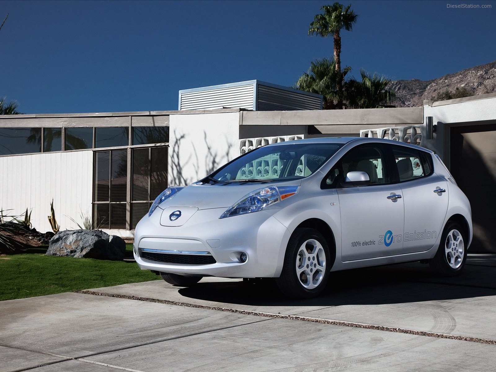 Nissan LEAF 2012