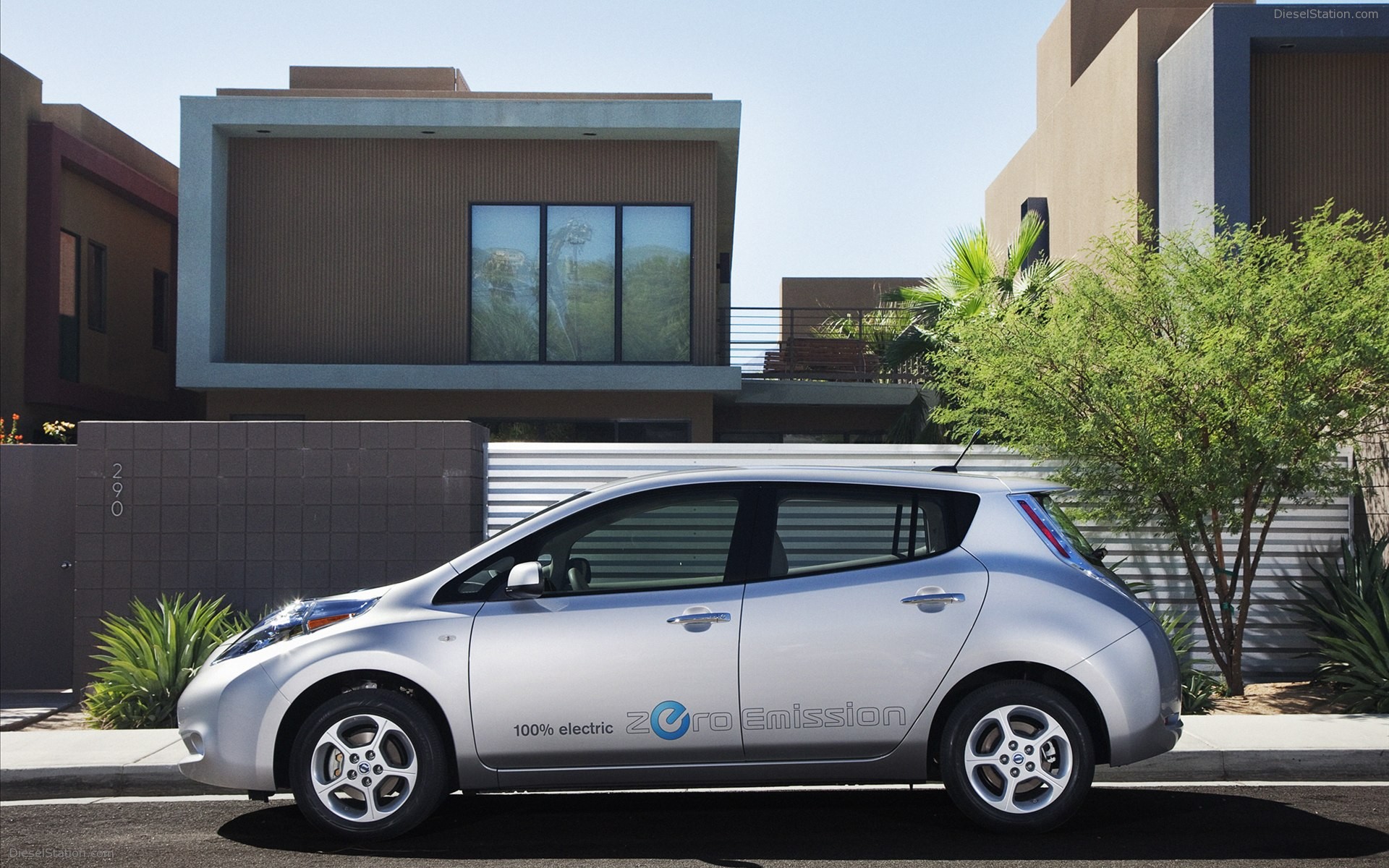 Nissan LEAF 2012
