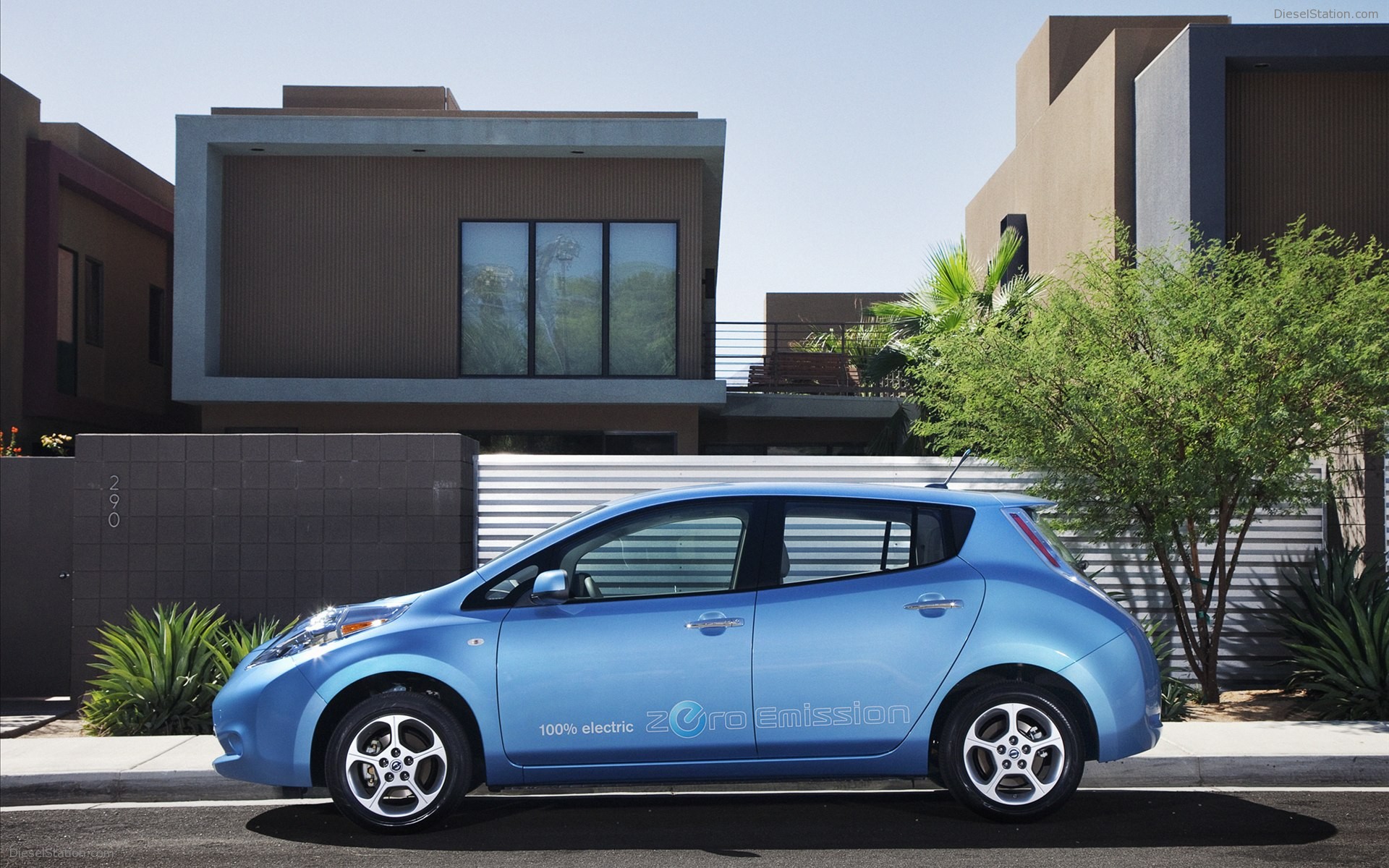 Nissan LEAF 2012