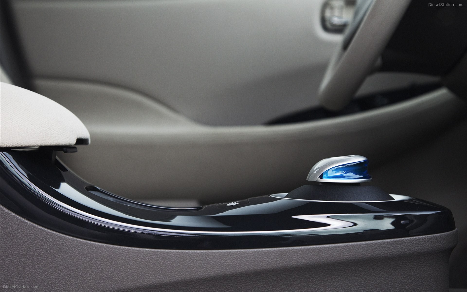 Nissan LEAF 2012