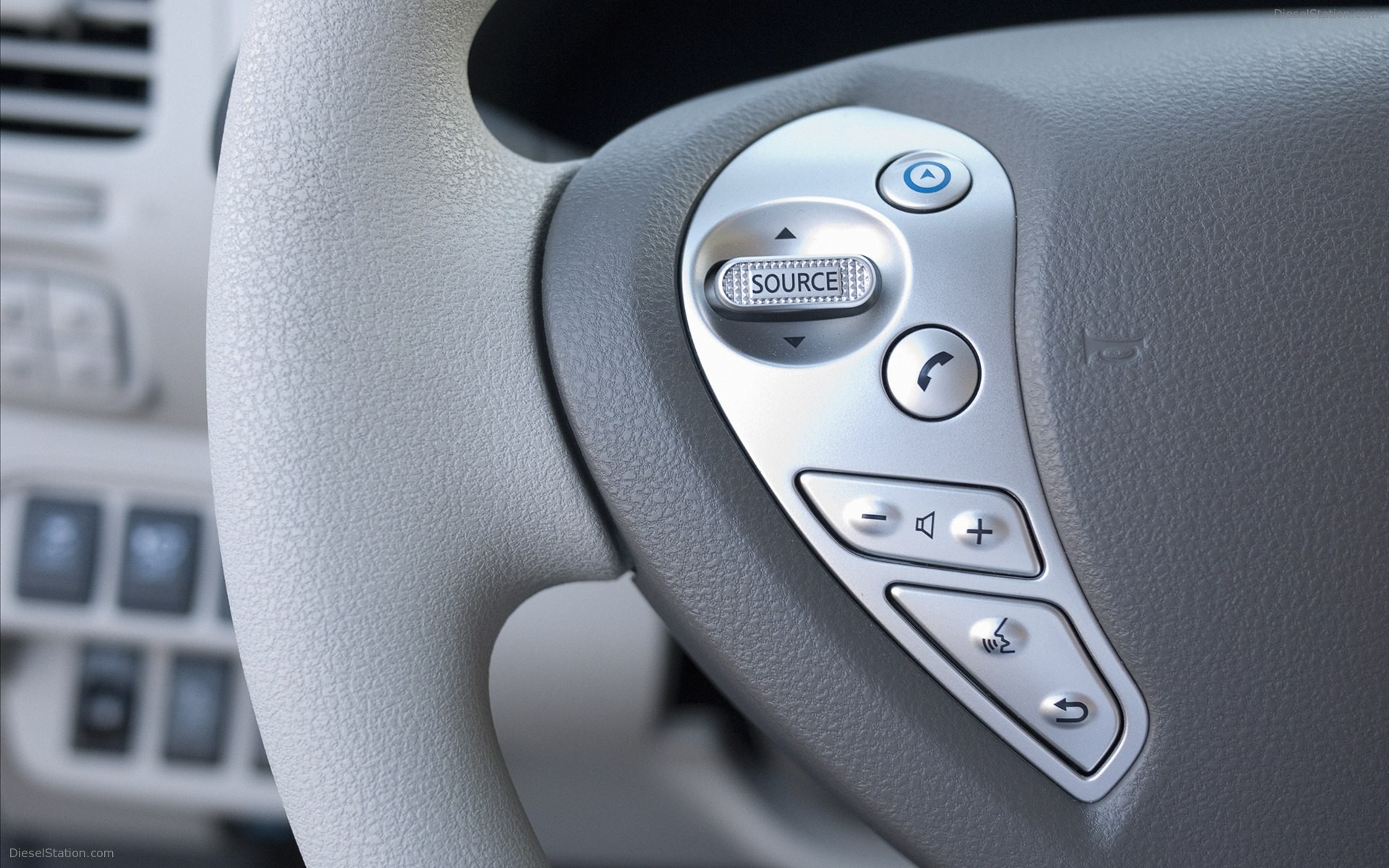 Nissan LEAF 2012