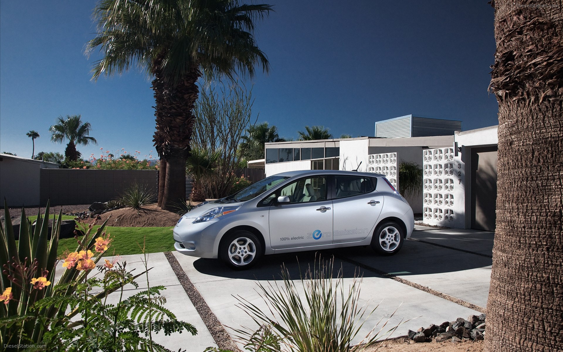 Nissan LEAF 2012
