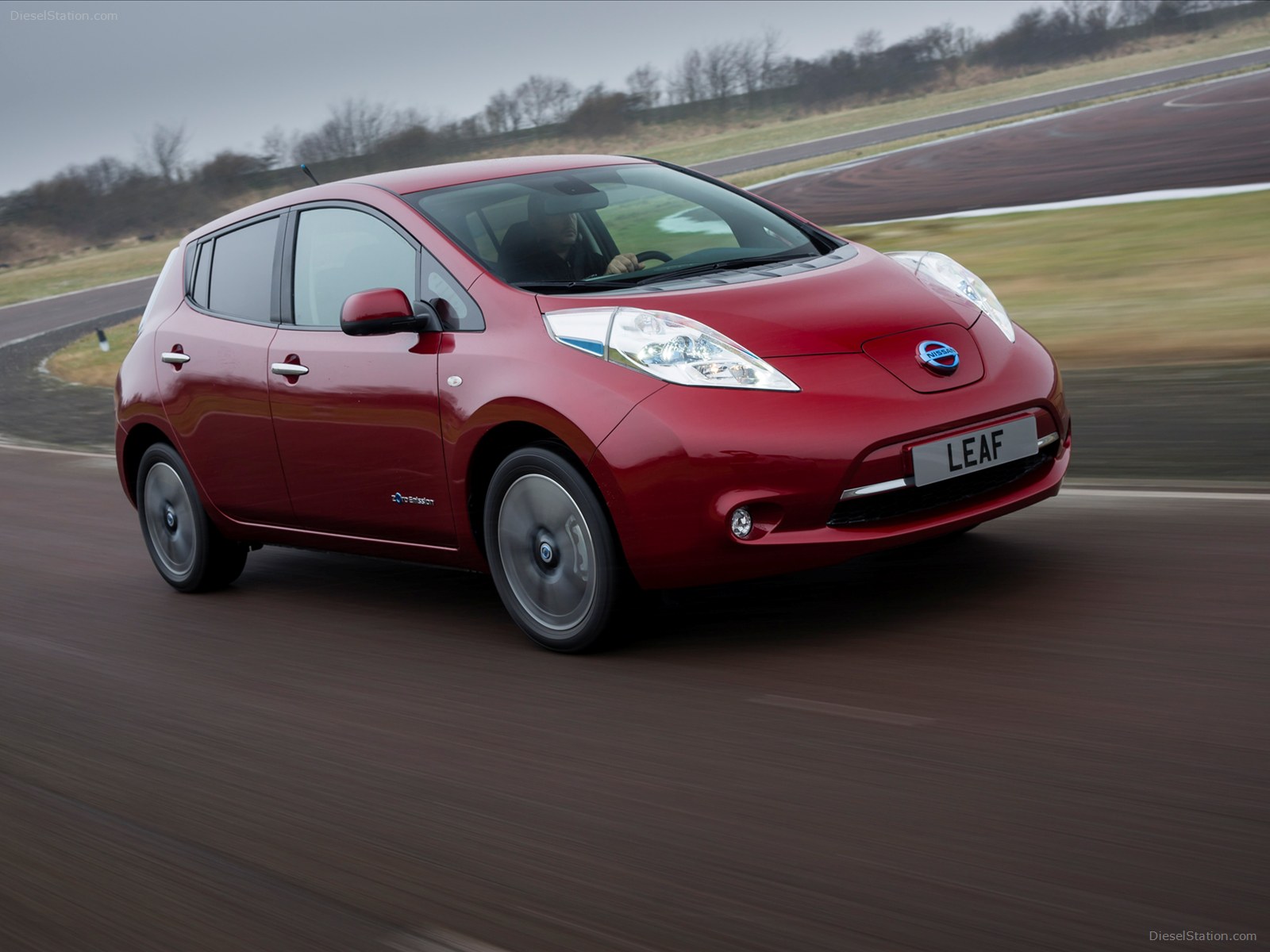 Nissan LEAF 2014