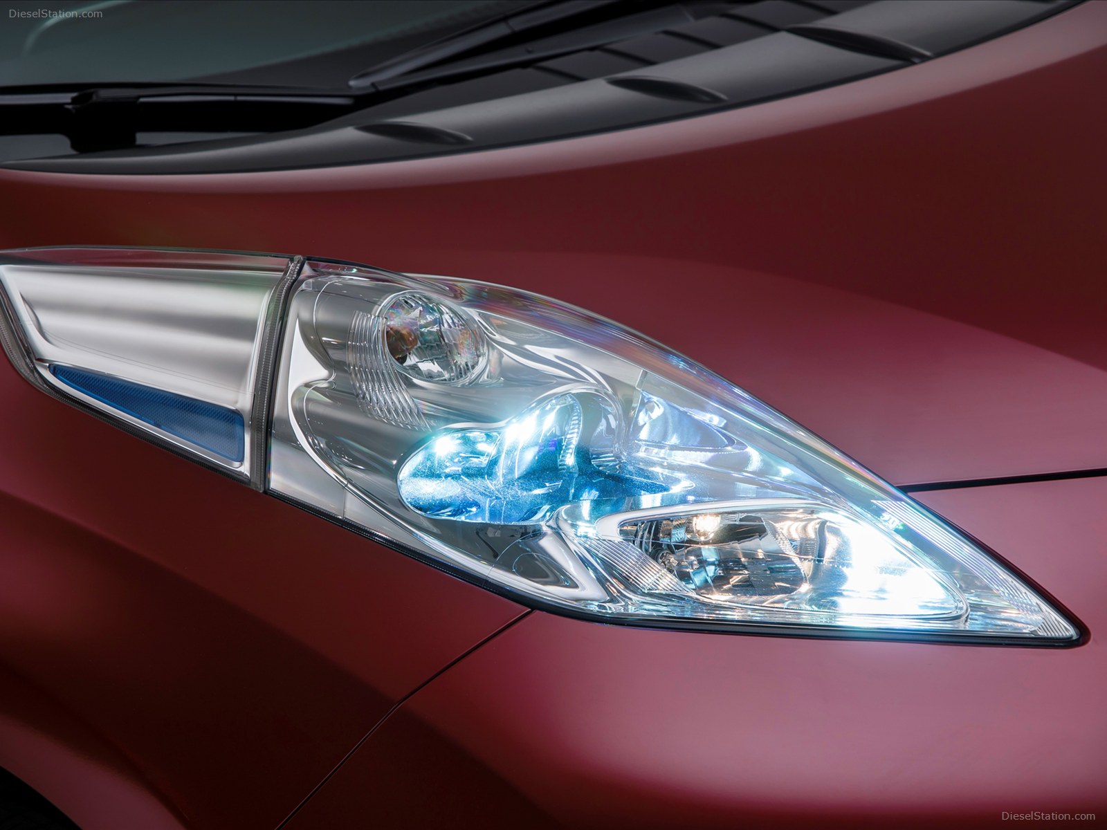 Nissan LEAF 2014