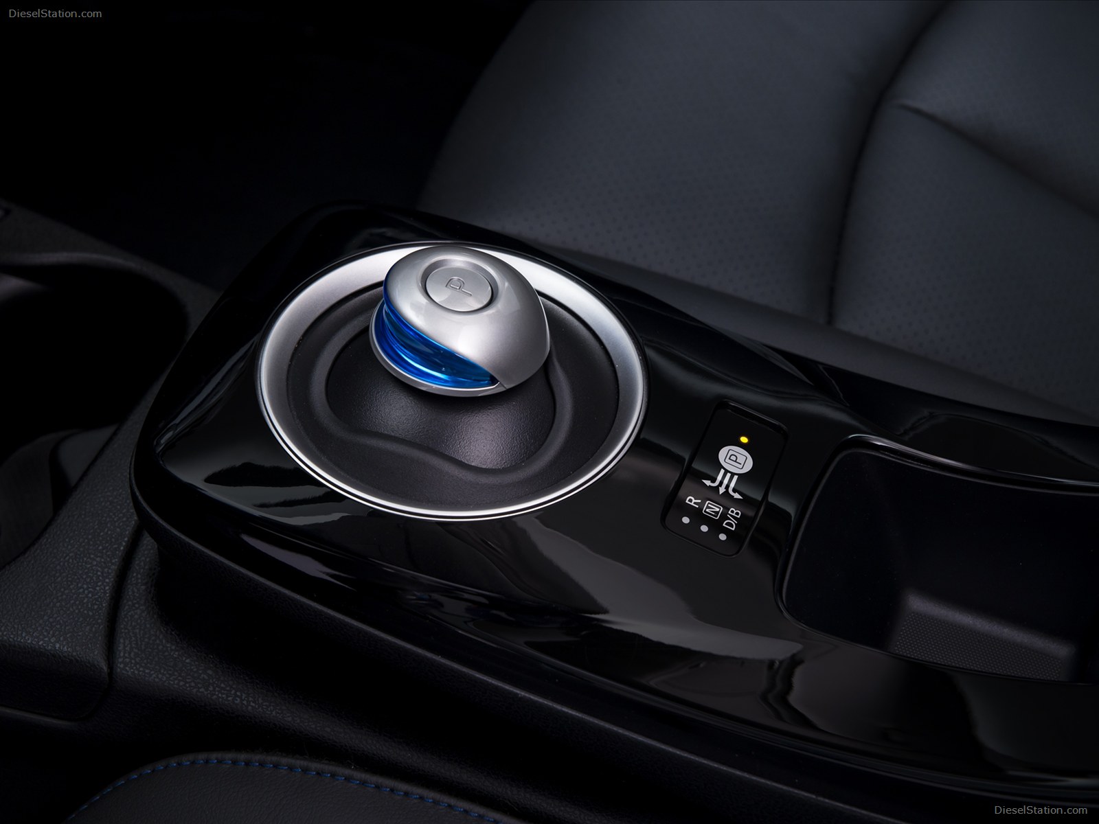 Nissan LEAF 2014