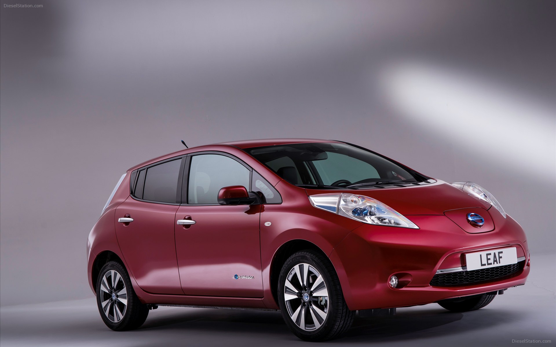 Nissan LEAF 2014