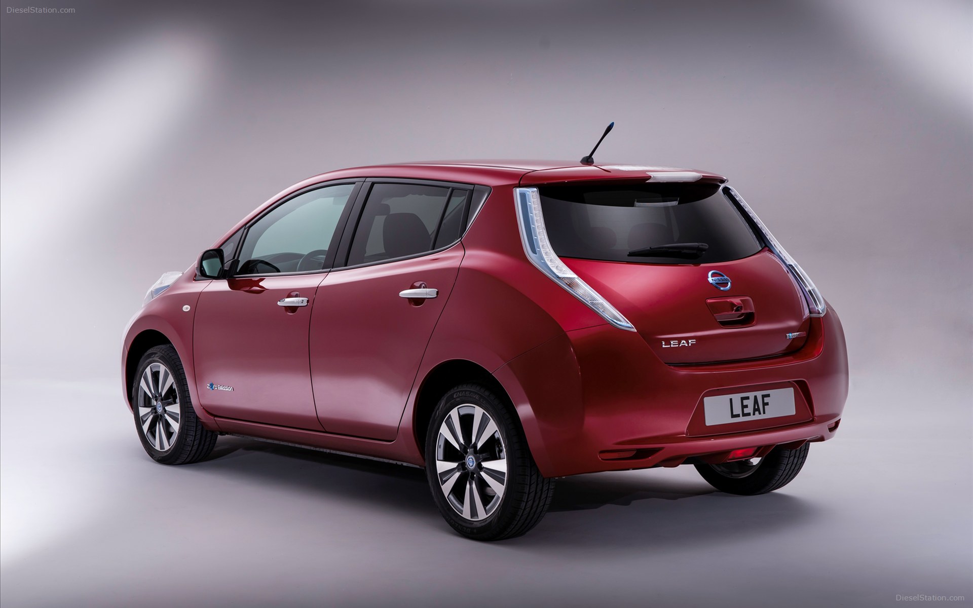 Nissan LEAF 2014