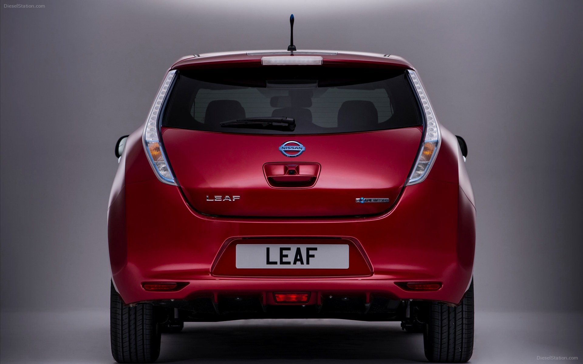 Nissan LEAF 2014