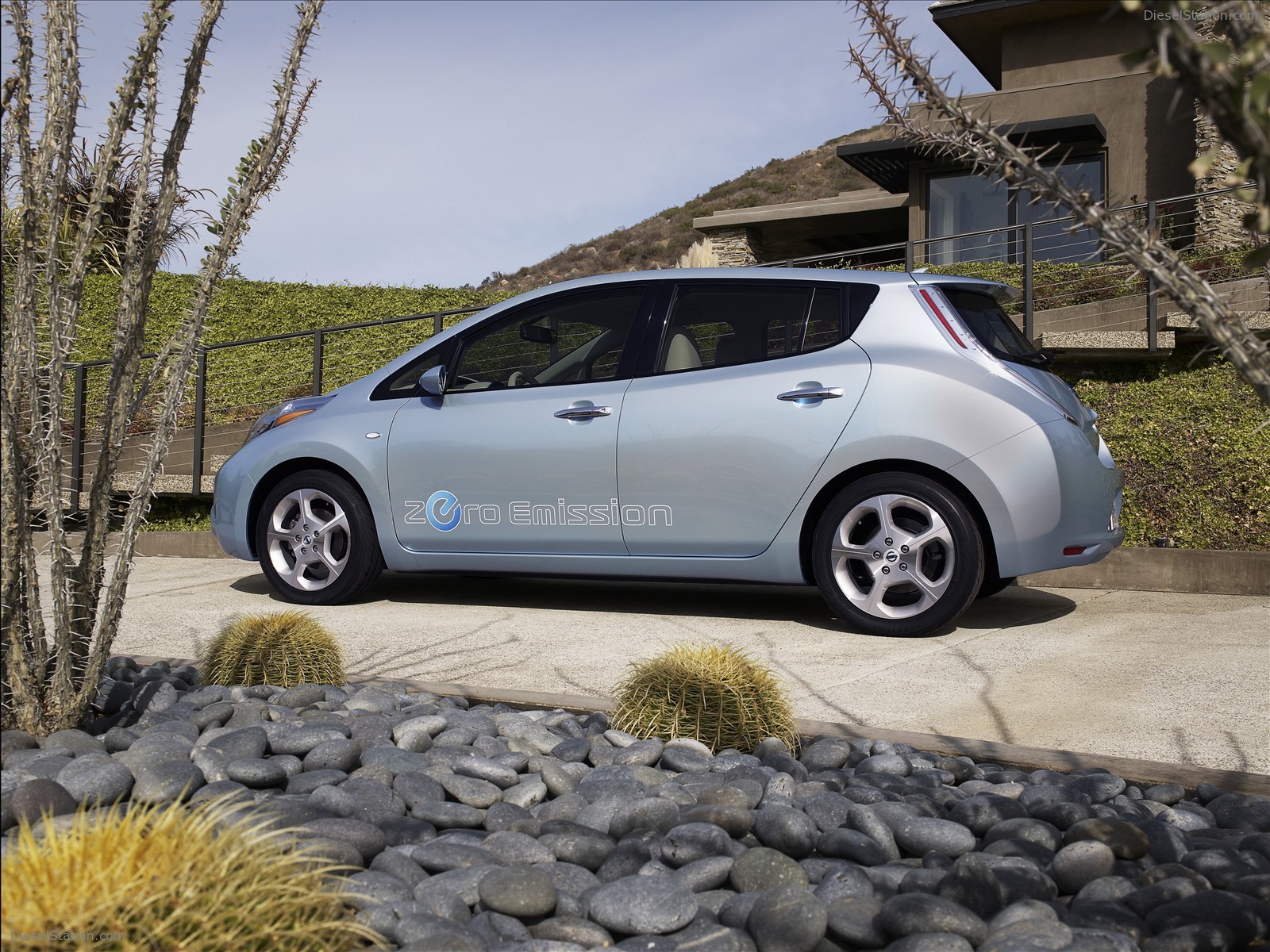 Nissan Leaf 2011