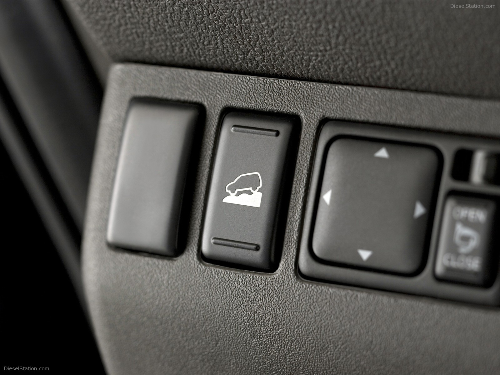 Nissan Pathfinder and Navara 2011