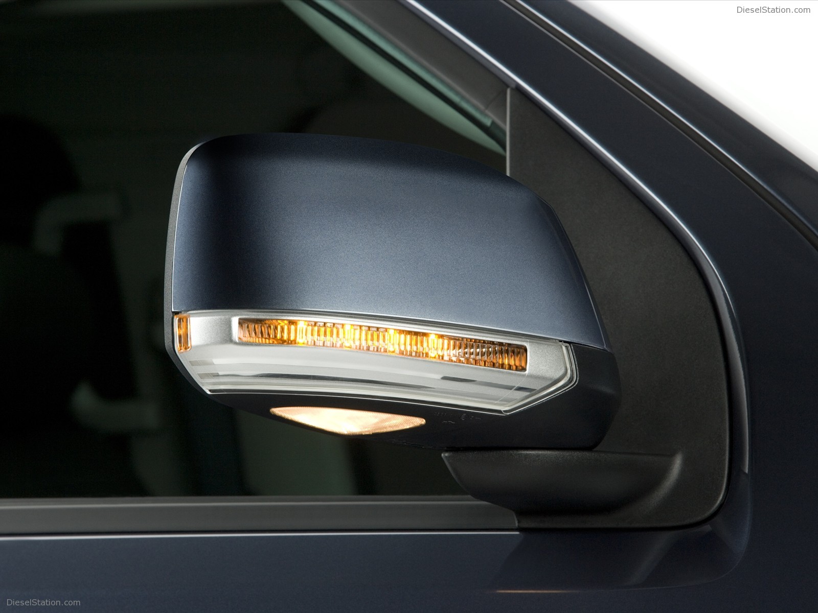 Nissan Pathfinder and Navara 2011