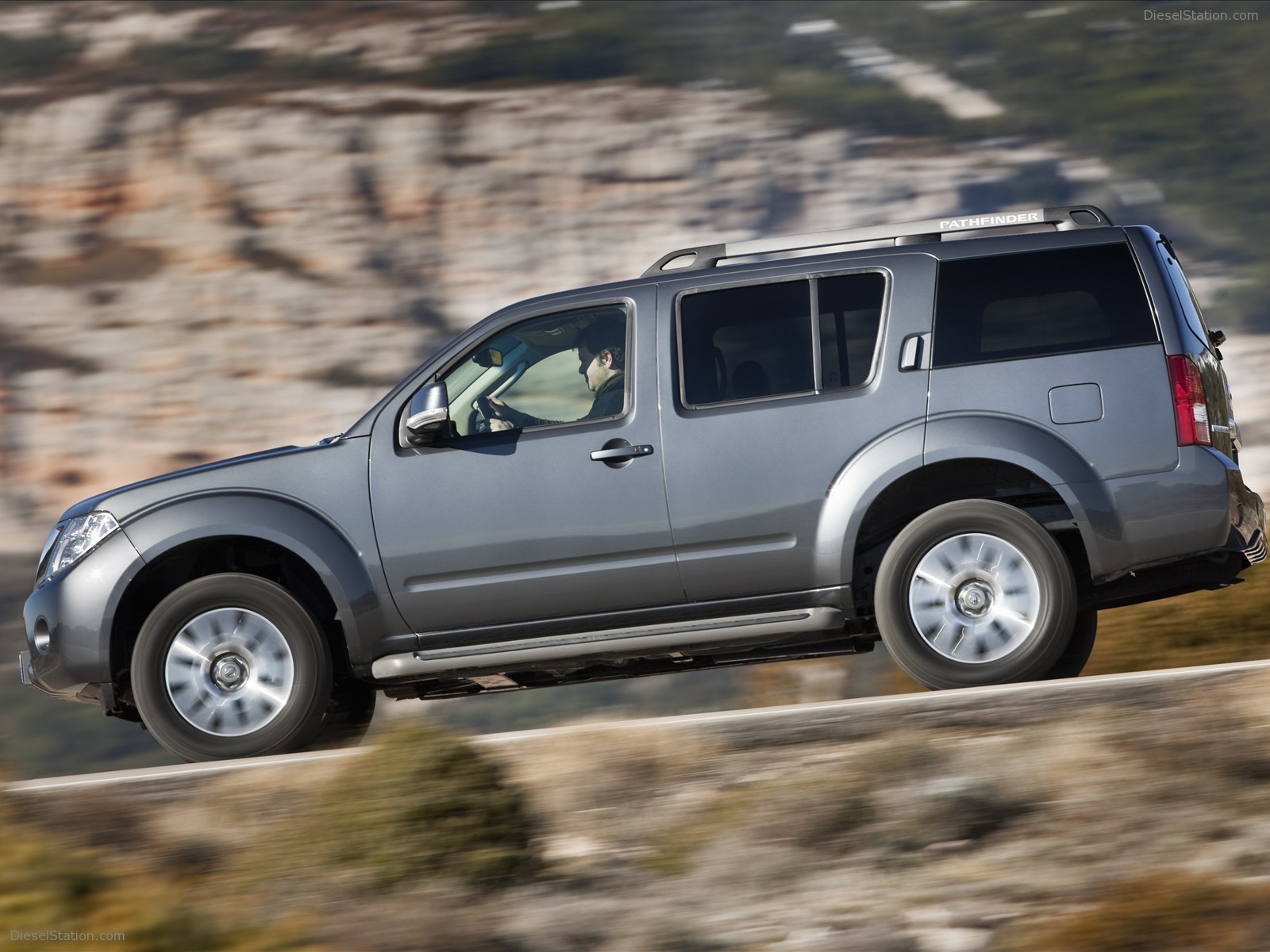 Nissan Pathfinder and Navara 2011