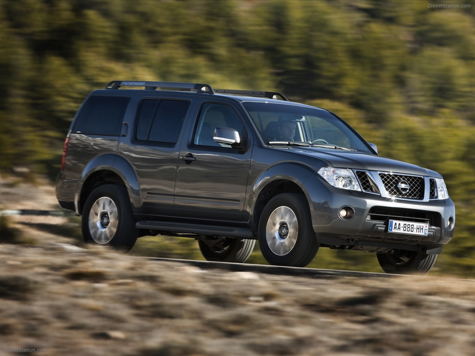 Nissan Pathfinder and Navara 2011