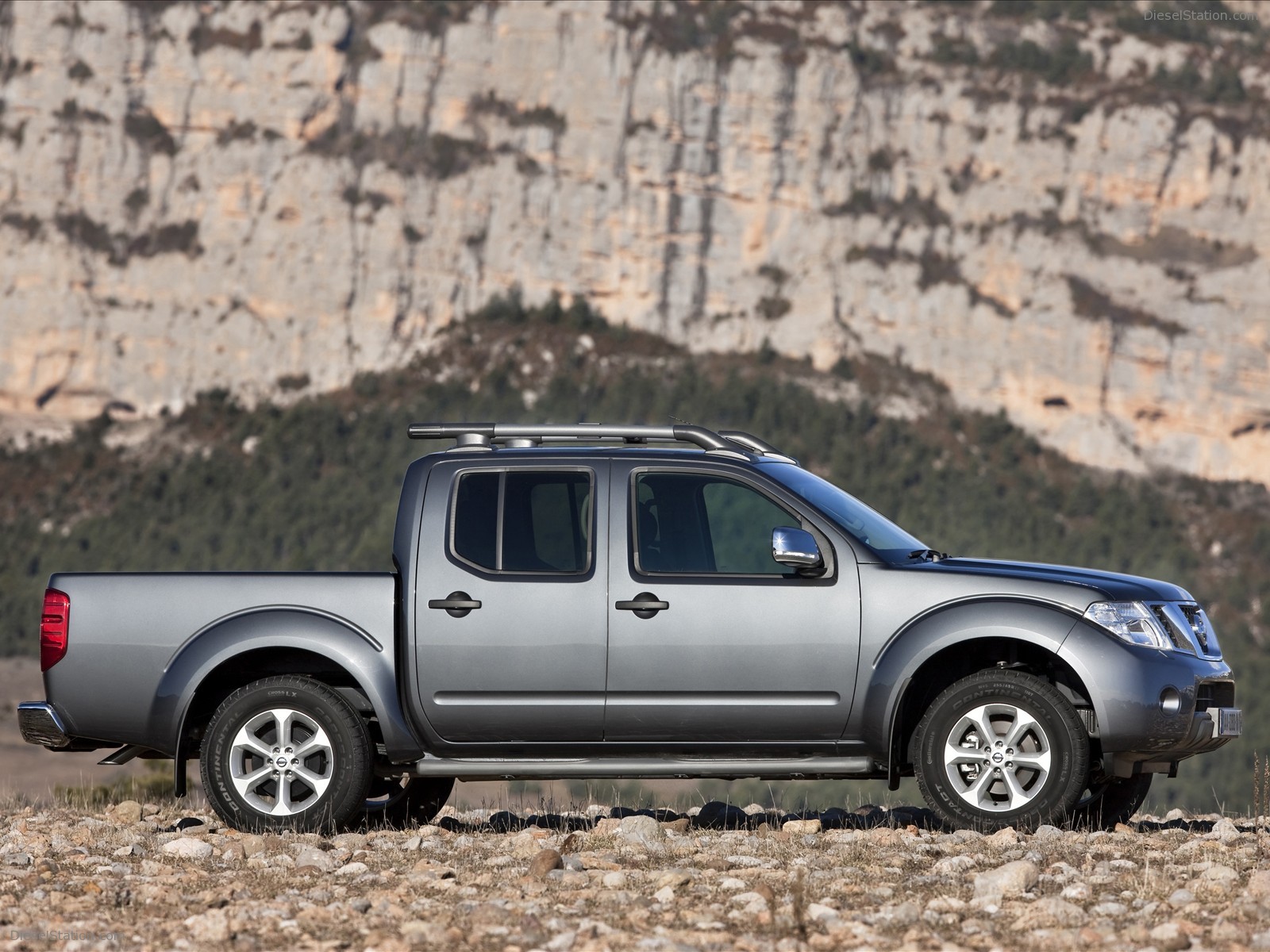 Nissan Pathfinder and Navara 2011