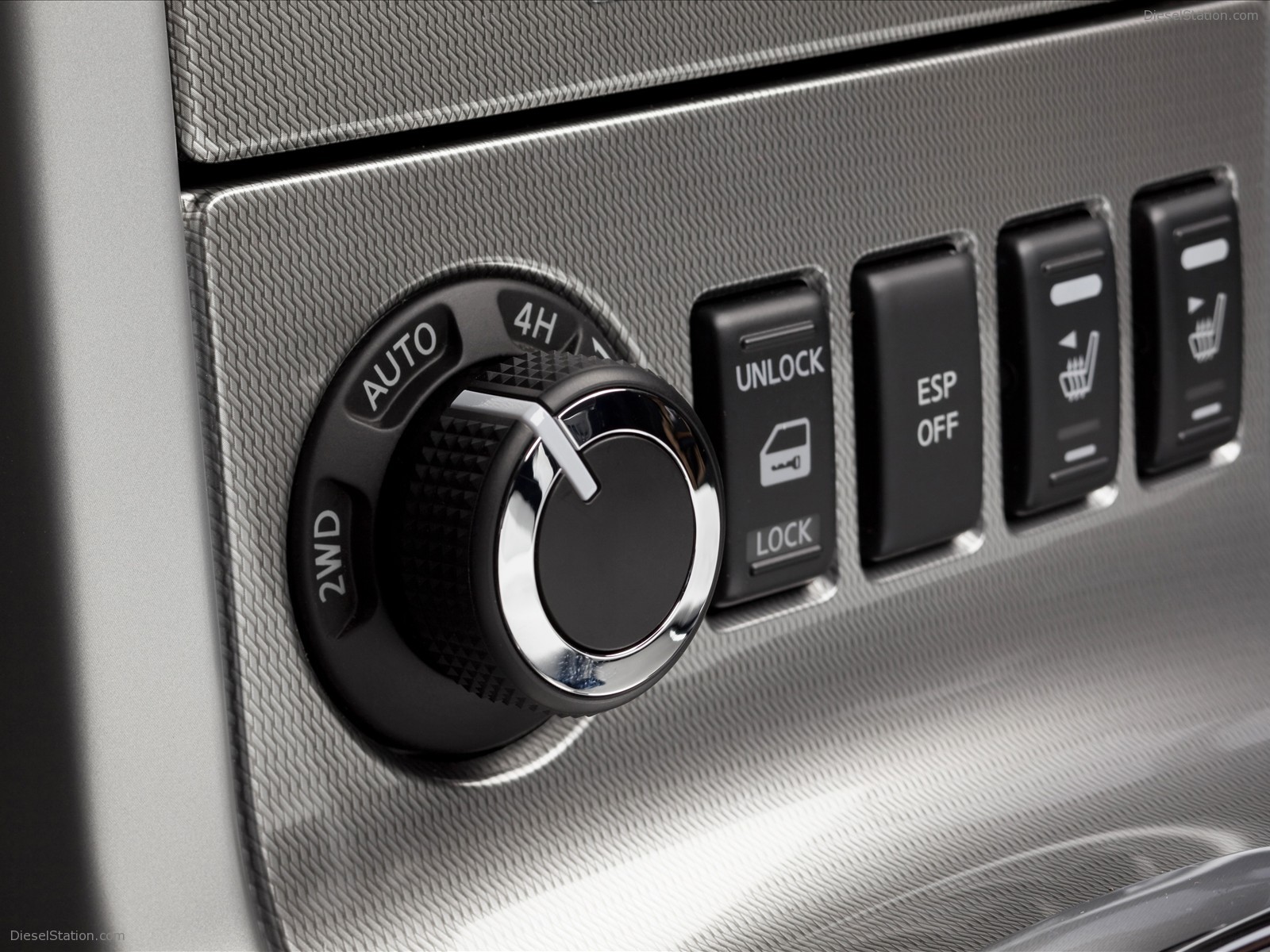 Nissan Pathfinder and Navara 2011