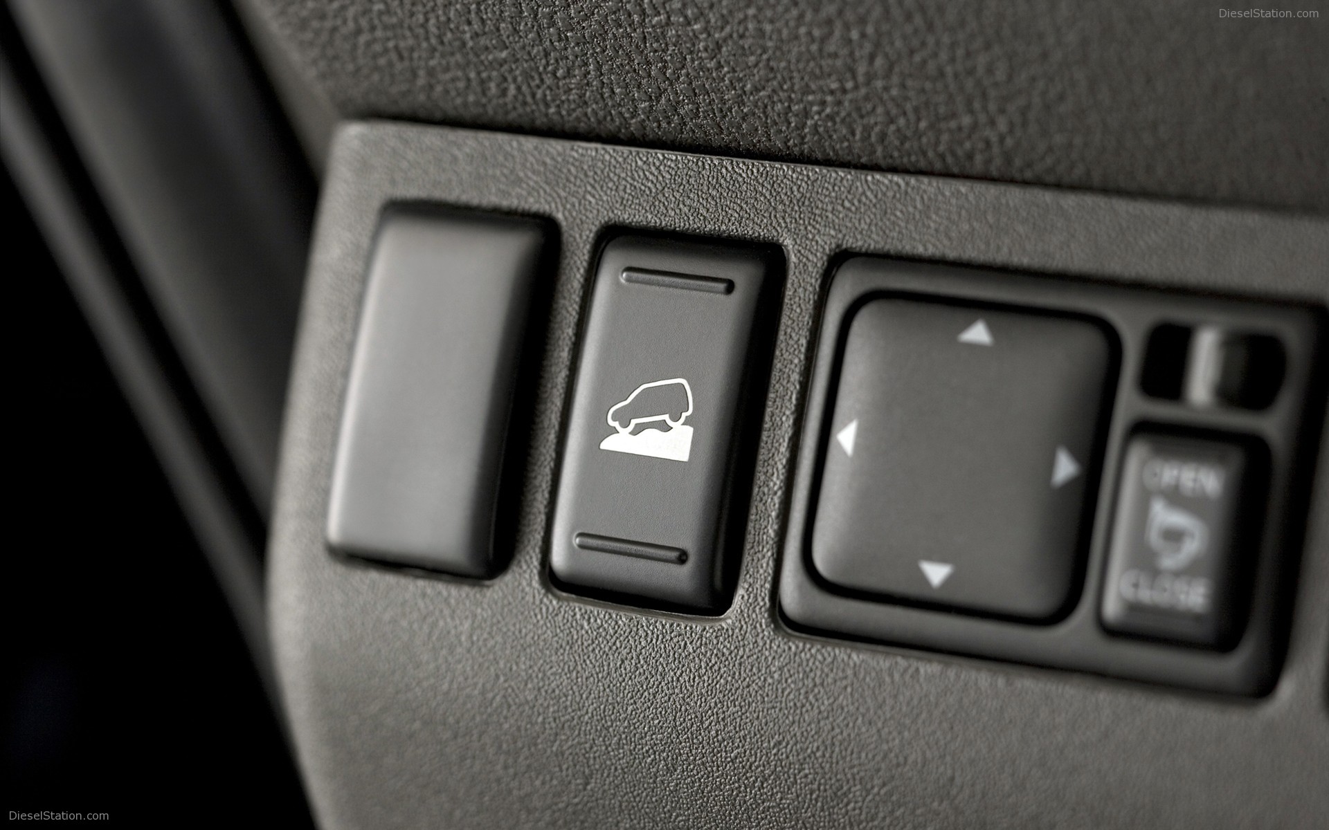 Nissan Pathfinder and Navara 2011