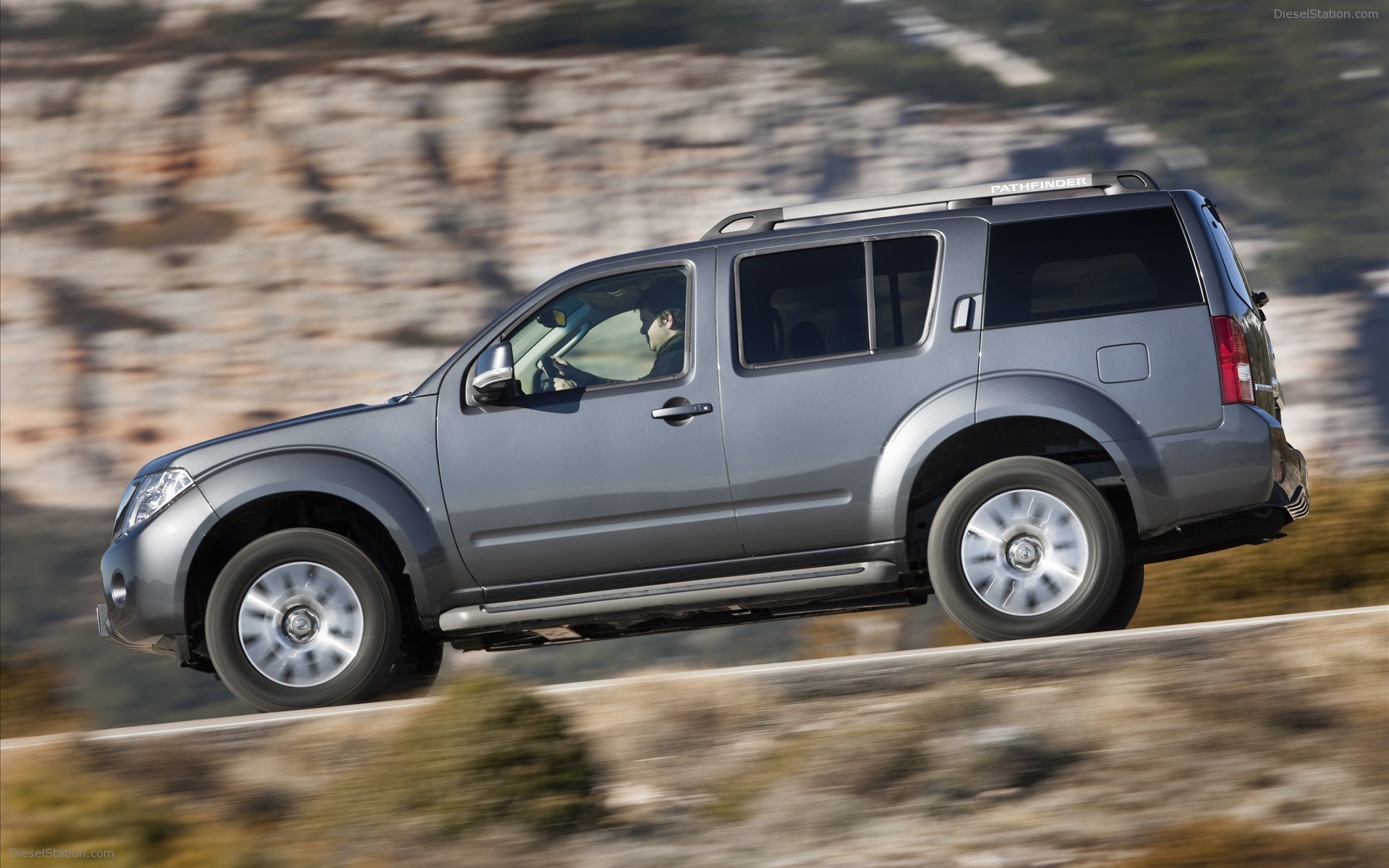 Nissan Pathfinder and Navara 2011