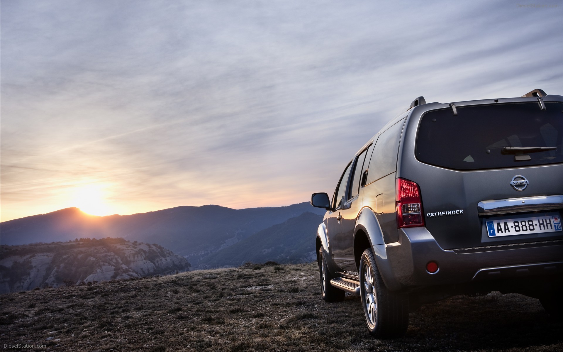 Nissan Pathfinder and Navara 2011