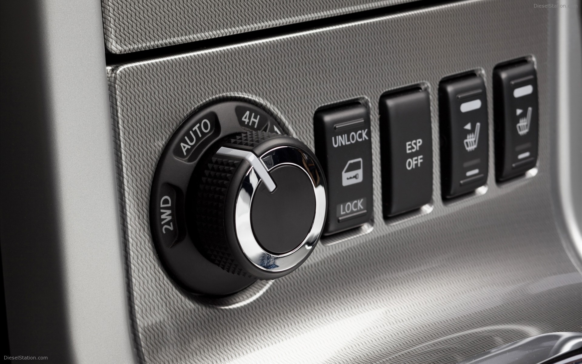 Nissan Pathfinder and Navara 2011