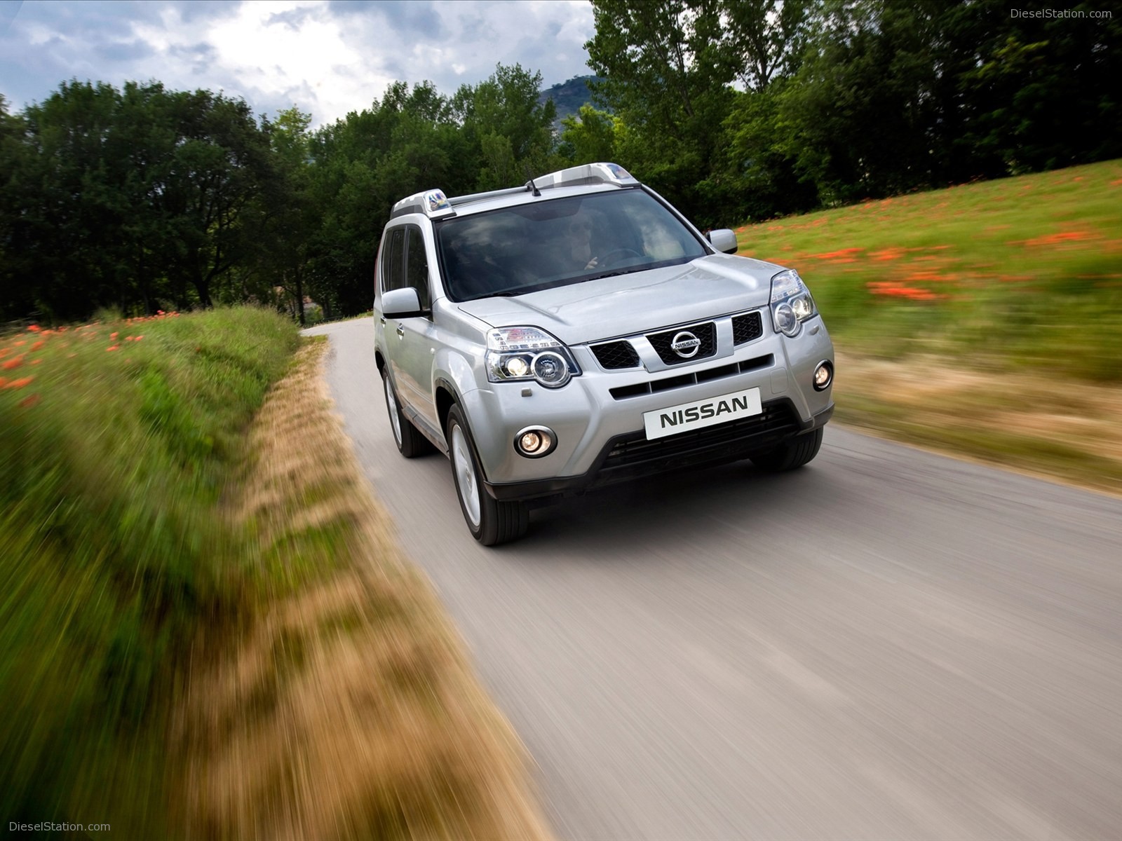 Revised Nissan X-TRAIL 2011