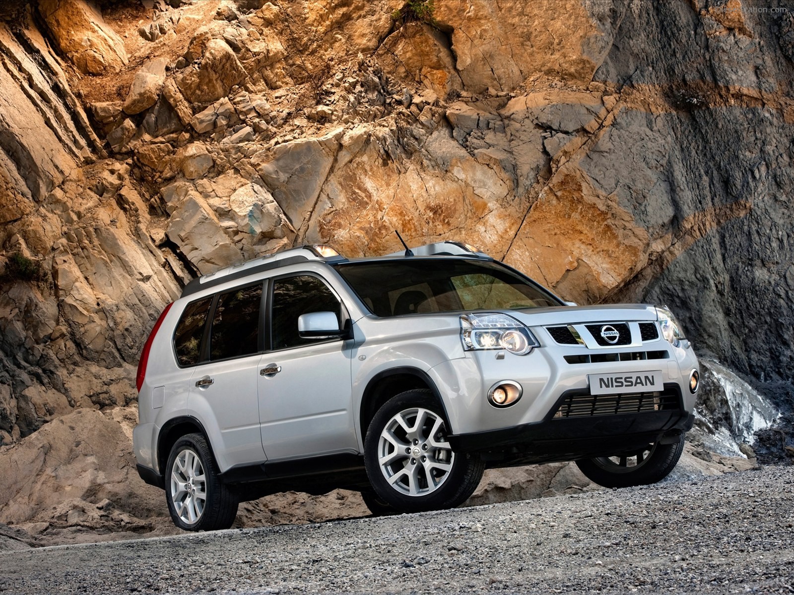 Revised Nissan X-TRAIL 2011