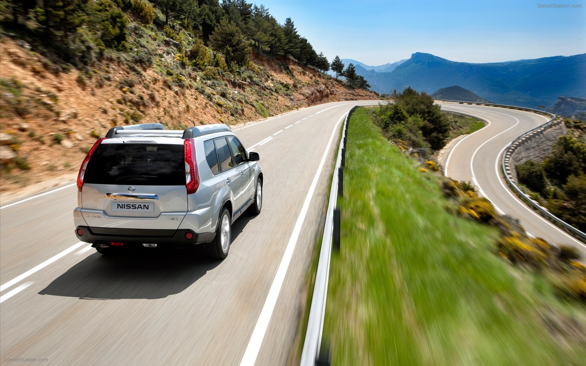 Revised Nissan X-TRAIL 2011