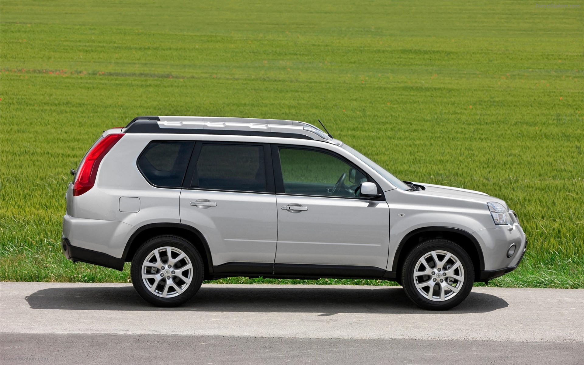 Revised Nissan X-TRAIL 2011