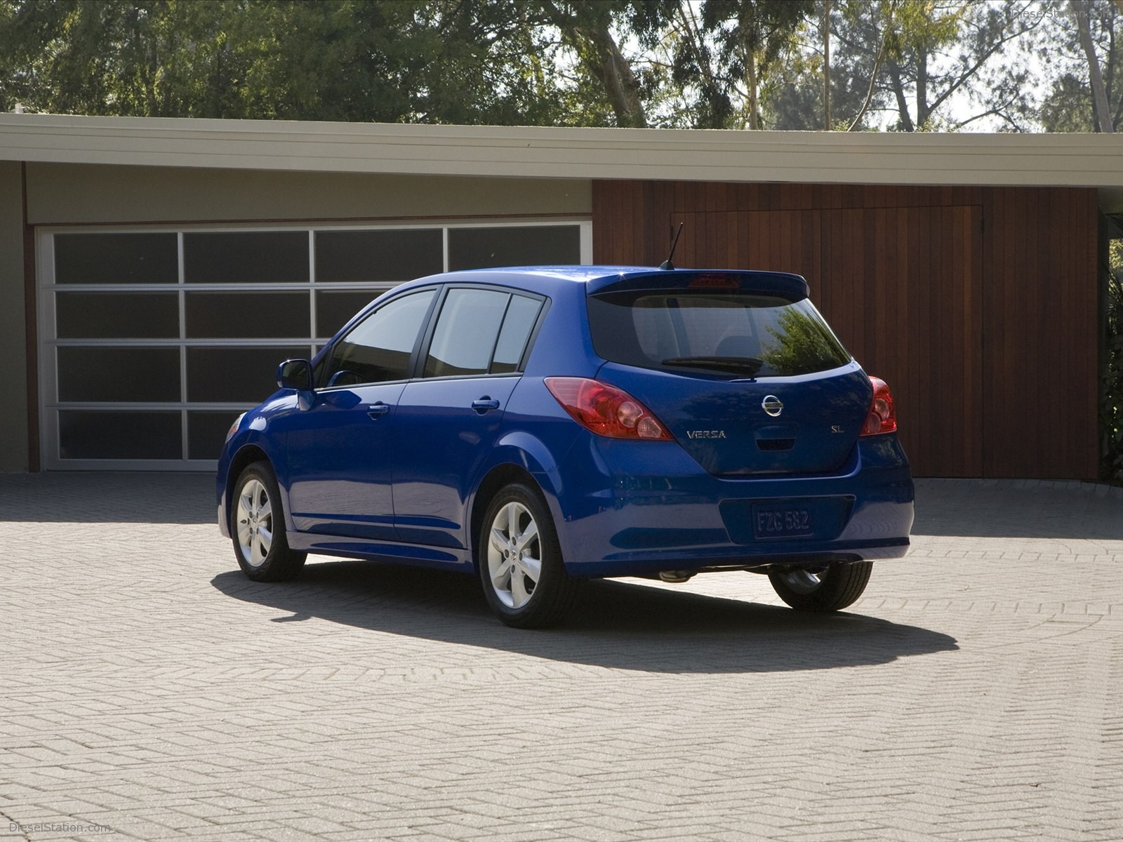 Nissan Versa Hatchback 2012