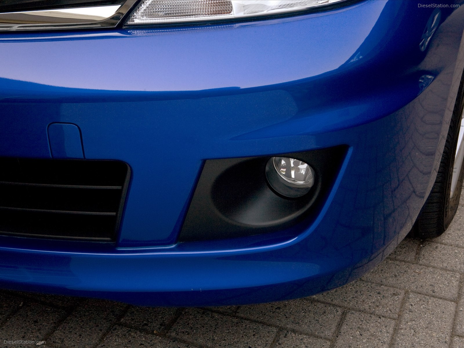 Nissan Versa Hatchback 2012
