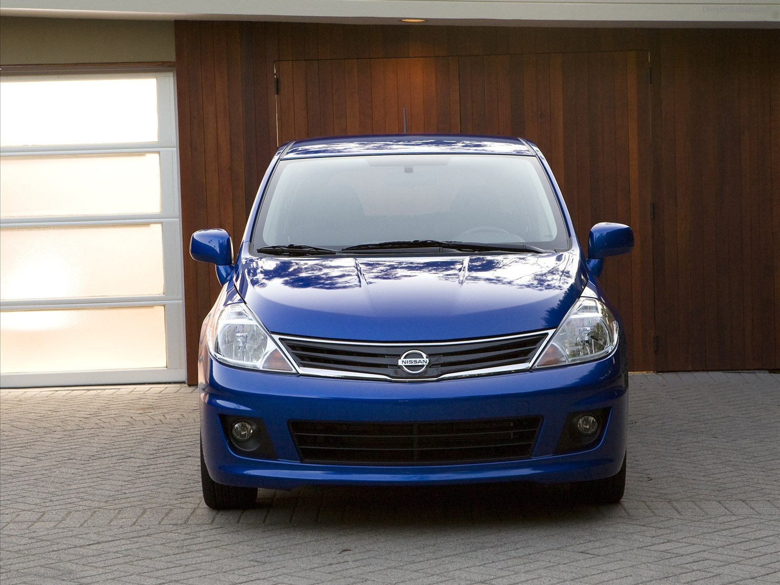 Nissan Versa Hatchback 2012