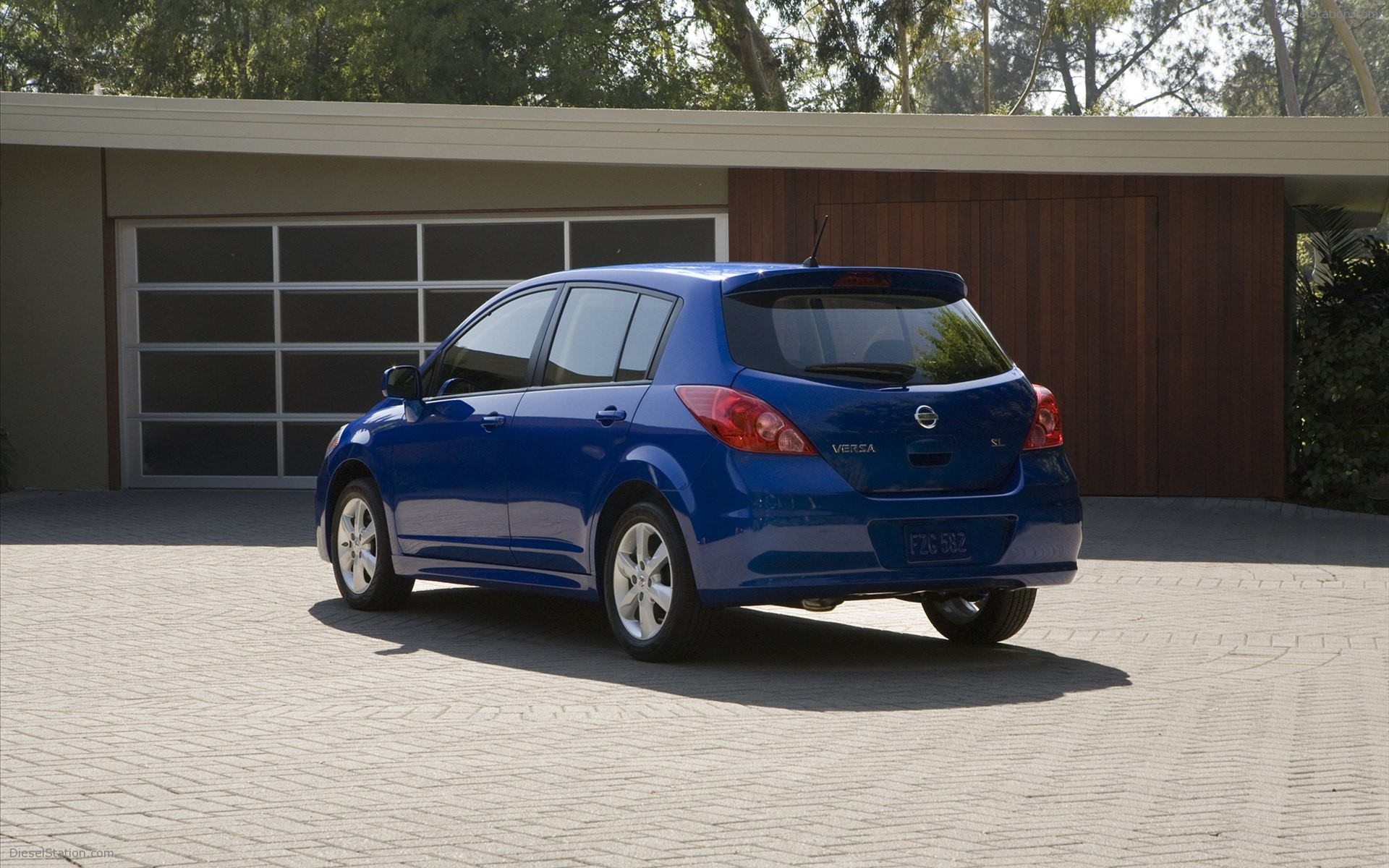 Nissan Versa Hatchback 2012