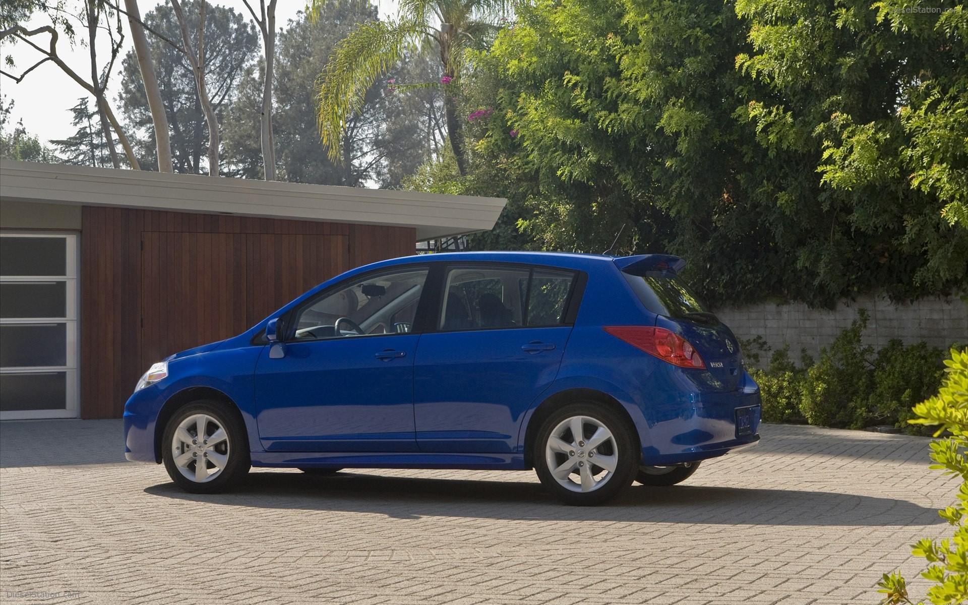 Nissan Versa Hatchback 2012