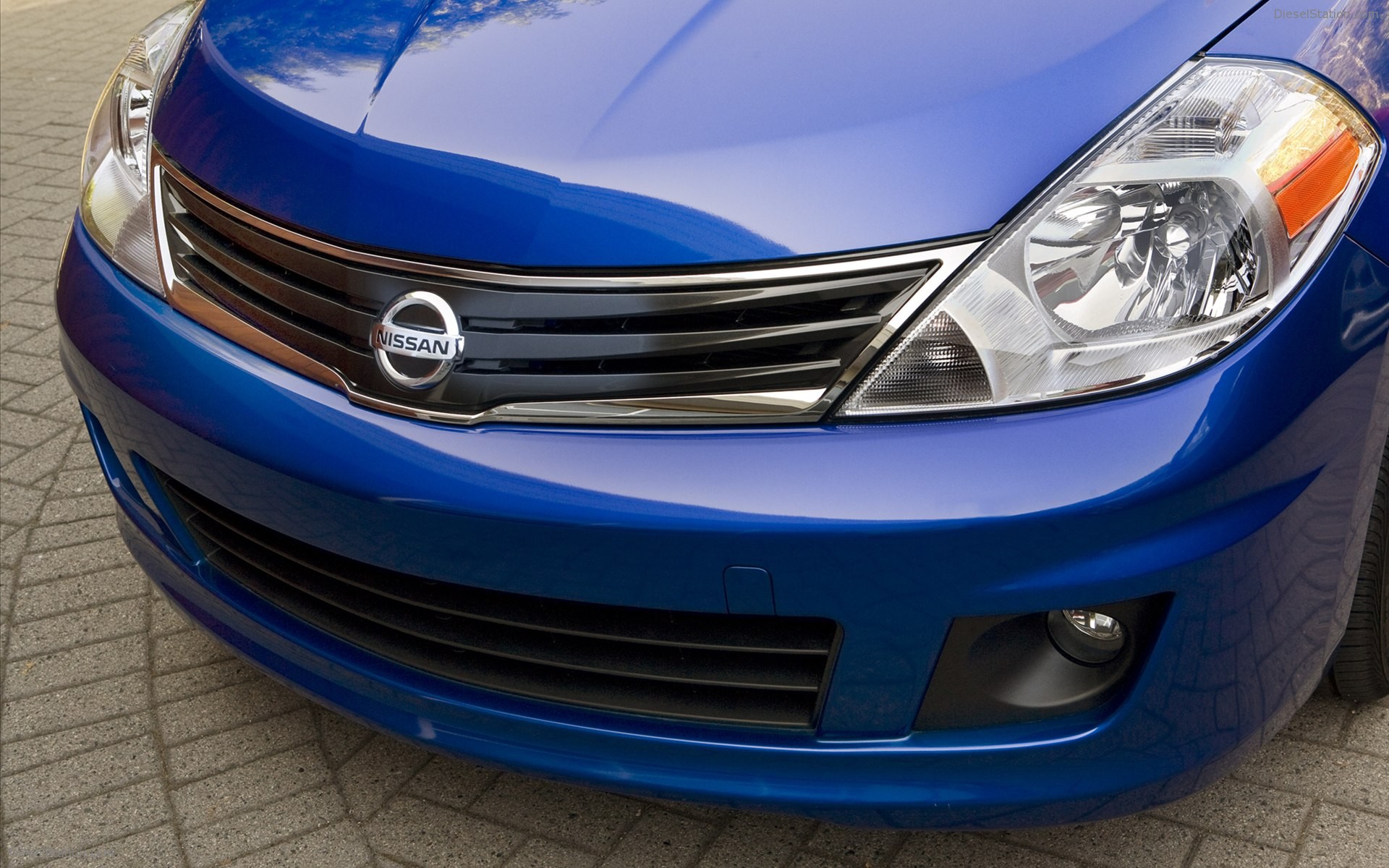 Nissan Versa Hatchback 2012